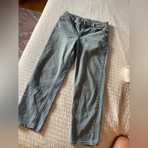Wild fable mom jeans, relaxed fit. Size 4 runs big, would fit a 6.